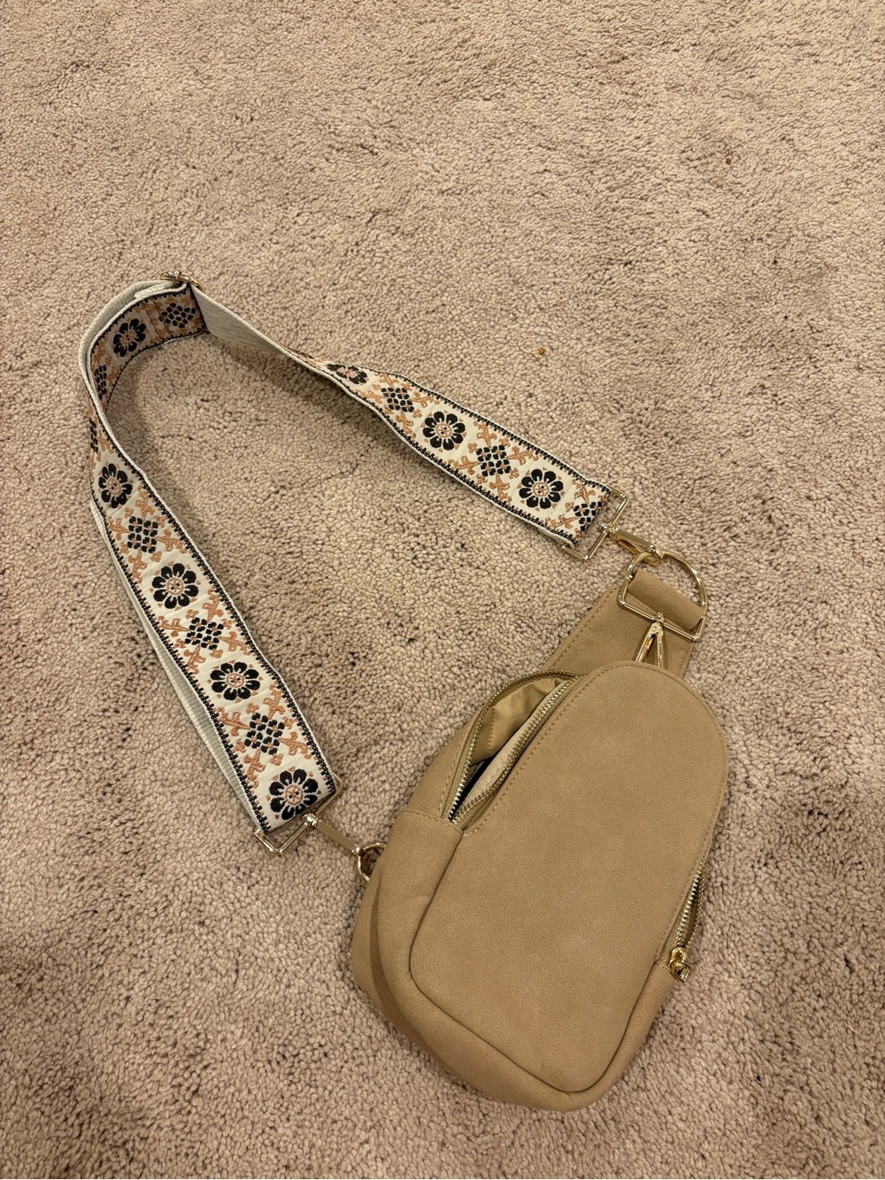 Pink Lily Decorative Strap Crossbody Bag - Tan & Black Floral